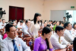 Chú trọng giải quyết các vấn đề về giáo dục, y tế