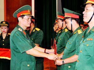 Gần 600 học viên Trường đại học Nguyễn Huệ tốt nghiệp ra trường nhận nhiệm vụ mới