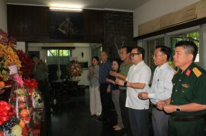 Lãnh đạo tỉnh Đồng Nai dâng hương Đại tướng Mai Chí Thọ nhân kỷ niệm 100 năm ngày sinh