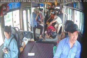 Đề xuất khen 2 nhân viên xe buýt giúp một thai phụ vượt qua nguy kịch