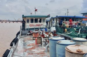 Điều tra xác định rõ nguyên nhân vụ cháy tàu chở xăng trên sông Đồng Nai