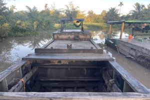 Liên tục bắt ghe khai thác cát trái phép trên sông Đồng Nai