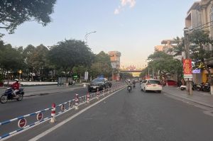 Sẽ bỏ một đoạn dải phân cách trên đường 30-4, tạo điều kiện cho người dân buôn bán