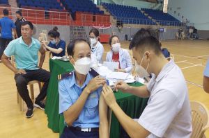 Tiếp tục triển khai tiêm vaccine phòng Covid-19 cho người dân trong tỉnh