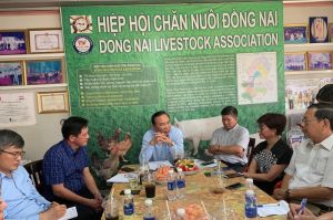 Nghe khó khăn, vướng mắc của người chăn nuôi