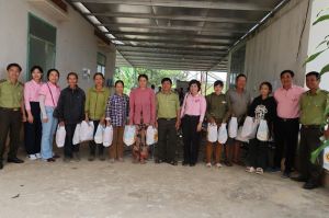 Thăm, tặng quà 4 đơn vị kiểm lâm