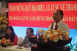 Tọa đàm Luật sư làm chứng đối với việc mua bán đất bằng giấy tay - thực trạng và giải pháp