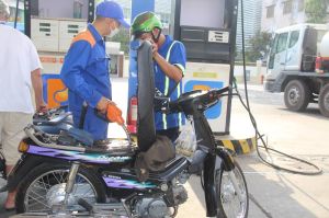 Giá xăng tiếp tục tăng