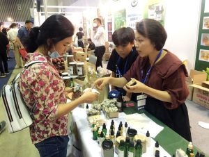 Khoảng 300 gian hàng tham gia hội chợ xúc tiến thương mại cho khu vực kinh tế tập thể