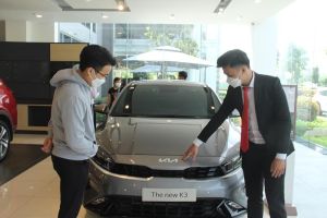 Sức mua ô tô giảm, chờ “tín hiệu” thị trường