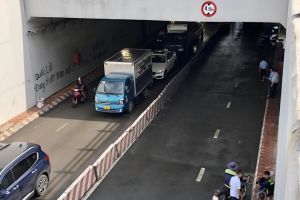 Nhanh chóng khắc phục sự cố ngập ở hầm chui ngã tư Tân Phong
