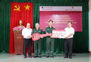 Bệnh viện Quân y 7B tiếp nhận xe cứu thương phục vụ khám chữa bệnh