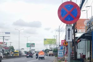 Hoàn tất việc bổ sung biển báo cấm dừng, đậu trên quốc lộ 51