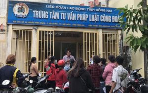 Hỗ trợ pháp lý cho gần 300 công nhân