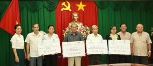 Chùa ông hỗ trợ 4 tấn gạo cho người nghèo, gia đình chính sách