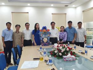 Khu xử lý rác lớn nhất tỉnh làm việc xuyên tết