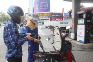 Giá xăng dầu đồng loạt giảm