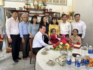 Bí thư Tỉnh ủy Nguyễn Hồng Lĩnh thăm cụ bà cao tuổi nhất Việt Nam