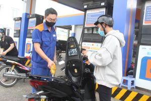 Giá nhiều loại xăng, dầu đồng loạt giảm mạnh