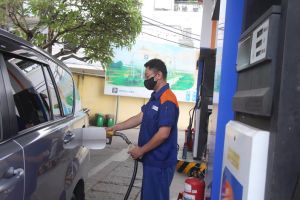 Giá xăng tăng trở lại