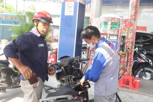 Giá xăng, dầu giảm lần thứ 3 liên tiếp