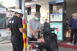 Giá xăng, dầu tiếp tục giảm nhẹ