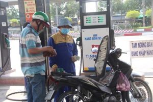 Giá xăng tiếp tục giảm nhẹ