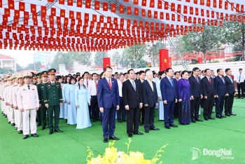 Dâng hương báo công với Bác Hồ, Đại tướng Võ Nguyên Giáp, Anh hùng liệt sĩ Võ Thị Sáu