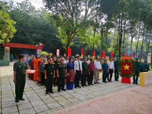 LÃNH ĐẠO XÃ BÌNH TÂN DÂNG HƯƠNG, TƯỞNG NIỆM CÁC ANH HÙNG LIỆT SĨ NHÂN KỶ NIỆM 27/7