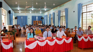 Xã Bình Tân công bố các nghị quyết, quyết định đổi tên các...
