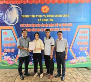 BÌNH TÂN: TRAO GIẤY CHỨNG NHẬN KẾT HÔN TRONG NGÀY CUỐI TUẦN