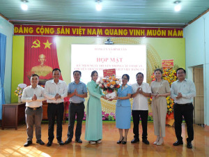 ĐẢNG ỦY XÃ BÌNH TÂN TỔ CHỨC HỌP MẶT KỶ NIỆM NGÀY TRUYỀN THỐNG CÁC CƠ QUAN THAM MƯU, GIÚP VIỆC ĐẢNG ỦY