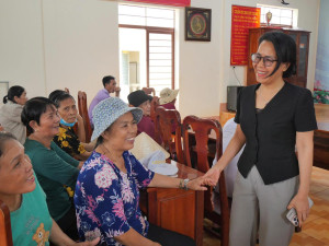 ĐỒNG CHÍ DOÃN THỊ MAI XUÂN THĂM VÀ KIỂM TRA TÌNH HÌNH TRAO QUÀ DỊP LỄ TẾT ĐỘC LẬP