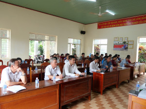 ĐỒNG CHÍ DOÃN THỊ MAI XUÂN – PHÓ BÍ THƯ ĐẢNG ỦY, CHỦ TỊCH UBND XÃ DỰ SINH HOẠT CHI BỘ THÔN PHƯỚC AN
