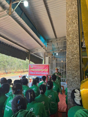 CÔNG AN XÃ BÌNH TÂN TỔ CHỨC TUYÊN TRUYỀN PHÁP LUẬT TẠI CÔNG TY TNHH THỰC PHẨM SẠCH MẸ RÔ