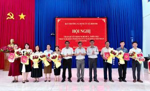 Hội nghị trao quyết định nghỉ hưu, thôi việc theo Nghị định 178/2024/NĐ-CP và Nghị định 67/2025/NĐ-CP của Chính Phủ đối với cán bộ, công chức xã Bom Bo.