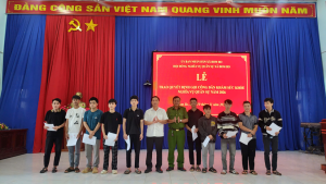 LỄ TRAO QUYẾT ĐỊNH GỌI CÔNG DÂN KHÁM SỨC KHỎE NGHĨA VỤ QUÂN SỰ NĂM 2026 TẠI XÃ BOM BO