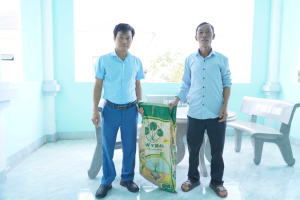 Xã Bom Bo tiếp nhận cá thể Vượn đen má trắng