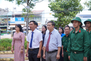XÃ BOM BO TỔ CHỨC VIẾNG NHÀ BIA GHI DANH CÁC LIỆT SĨ NHÂN DỊP TUYỂN QUÂN NĂM 2026