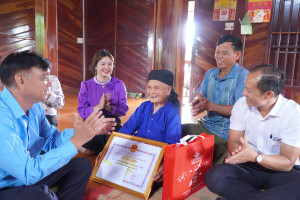 Xã Bom Bo tổ chức thăm, tặng quà, chúc thọ, mừng thọ người cao tuổi nhân kỷ niệm 85 năm Ngày truyền thống Người cao tuổi Việt Nam (06/6/1941 - 06/6/2026)