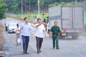 CHỦ TỊCH UBND XÃ BOM BO KIỂM TRA THỰC TẾ CÁC DỰ ÁN, CÔNG TRÌNH TRÊN ĐỊA BÀN