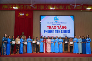 HỘI LHPN XÃ BOM BO TỔ CHỨC HỘI NGHỊ SƠ KẾT CÔNG TÁC THI ĐUA 6 THÁNG ĐẦU NĂM CỤM THI ĐUA SỐ 7; TRAO SINH KẾ, TẶNG QUÀ HỘI VIÊN CÓ HOÀN CẢNH KHÓ KHĂN