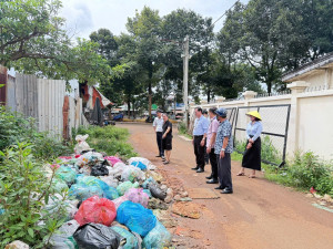 UBND XÃ BOM BO KIỂM TRA CÔNG TÁC THU GOM RÁC THẢI VÀ VỆ SINH MÔI TRƯỜNG TRÊN ĐỊA BÀN