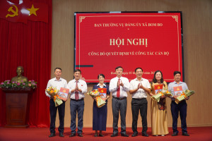 Xã Bom Bo công bố các quyết định về công tác cán bộ