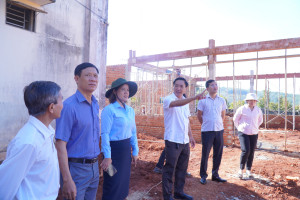 CHỦ TỊCH UBND XÃ BOM BO KIỂM TRA TIẾN ĐỘ TRIỂN KHAI CÁC DỰ ÁN ĐẦU TƯ XÂY DỰNG TRÊN ĐỊA BÀN