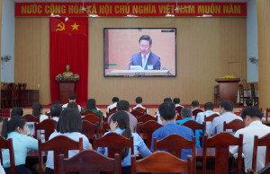 XÃ BOM BO THAM DỰ HỘI NGHỊ TOÀN QUỐC QUÁN TRIỆT, TRIỂN KHAI NGHỊ QUYẾT HỘI NGHỊ TRUNG ƯƠNG 4 KHÓA XIV