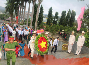 Xã Bù Đăng tri ân các gia đình chính sách nhân kỷ niệm 78 năm ngày Thương binh - Liệt sỹ (27/7/1947 - 27/07/2025)