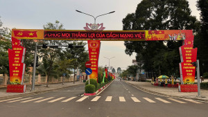 Xã Bù Đăng: Rực rỡ cờ hoa chào mừng Đại hội Đại biểu Đảng bộ...