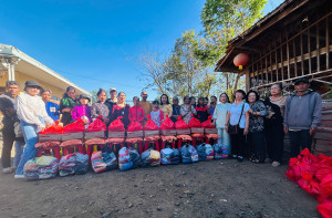 ĐOÀN TỪ THIỆN SEN VÀNG (ĐỒNG NAI) TRAO 100 PHẦN QUÀ CHO HỘ NGHÈO, KHÓ KHĂN TRÊN ĐỊA BÀN XÃ BÙ ĐĂNG