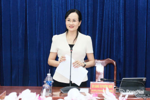 Ủy viên Ban Thường vụ Tỉnh ủy, Bí thư Đảng ủy phường Bình Phước Giang Thị Phương Hạnh phát biểu tại buổi kiểm tra. Ảnh: Mỹ Hiệp